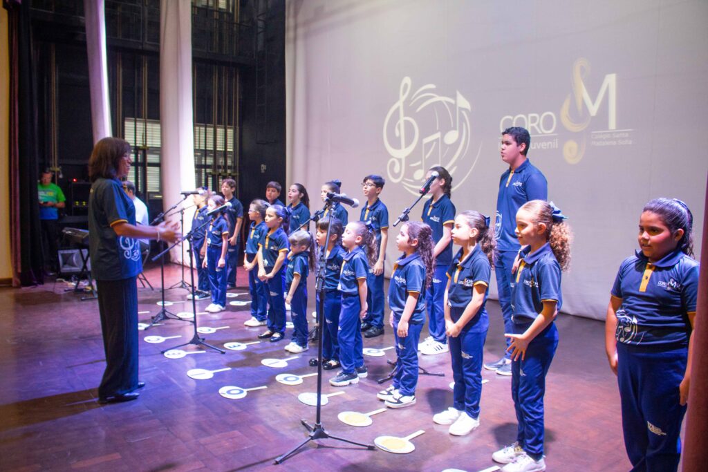 Coro Infantojuvenil do Colégio Santa Madalena Sofia encanta em apresentações no Recife